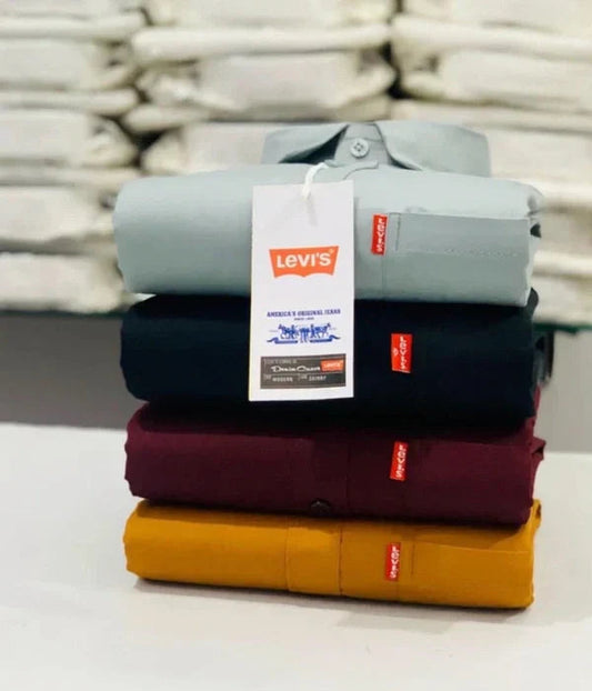 Levi’s Trendy Plain Shirt – Smart Casual Outfit