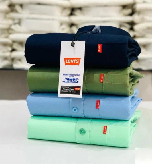 Levi’s Trendy Plain Shirt – Smart Casual Outfit