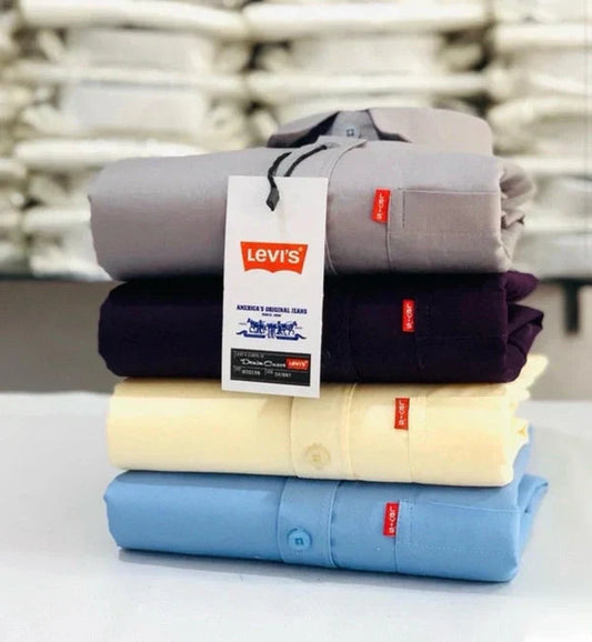 Levi’s Trendy Plain Shirt – Smart Casual Outfit