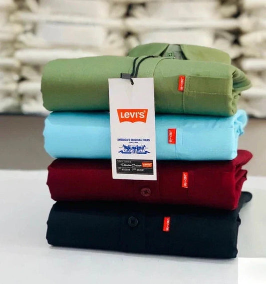 Levi’s Trendy Plain Shirt – Smart Casual Outfit