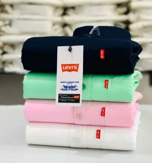 Levi’s Trendy Plain Shirt – Smart Casual Outfit